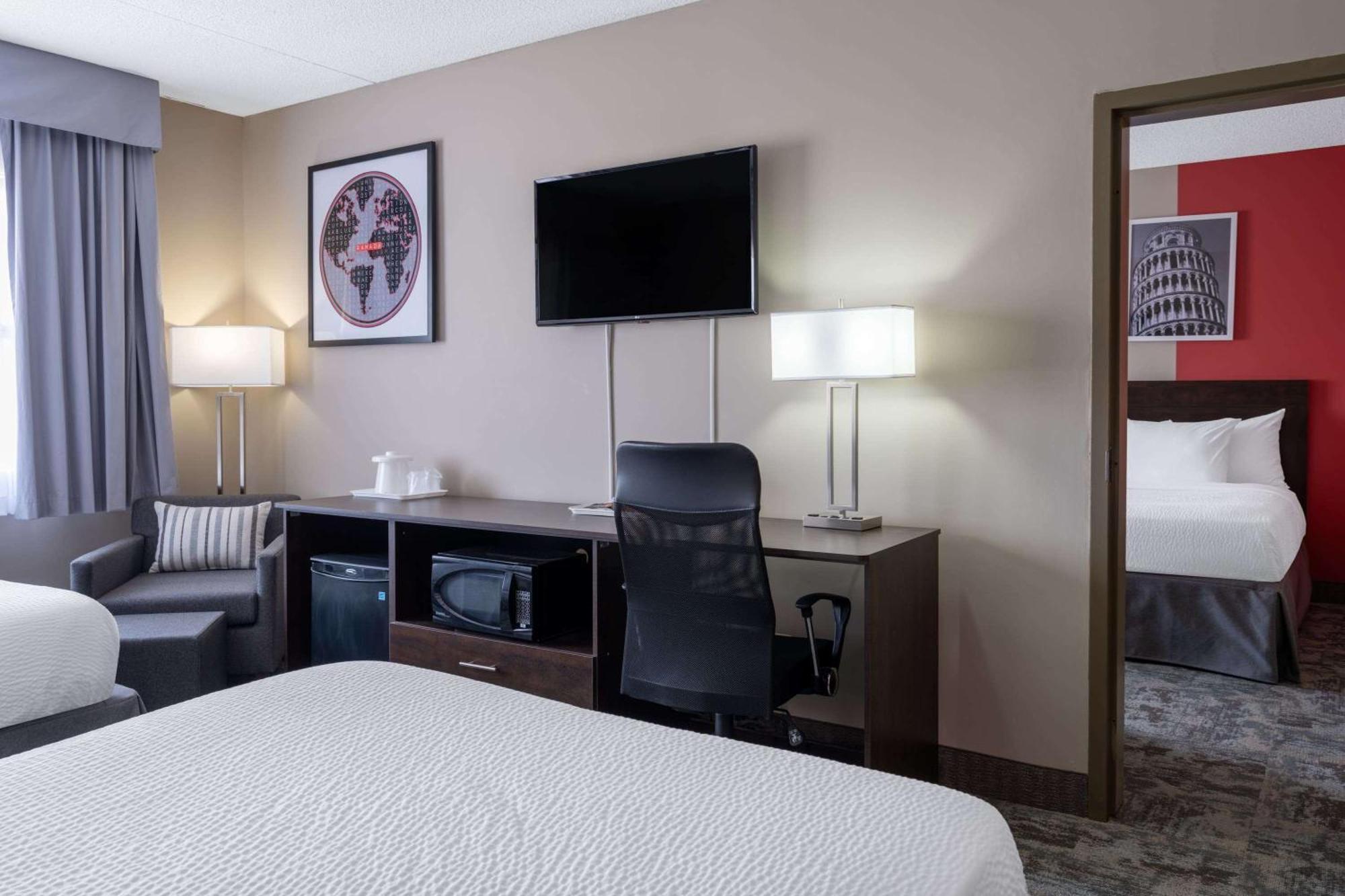 Ramada By Wyndham Thunder Bay Airlane Hotel Exterior foto