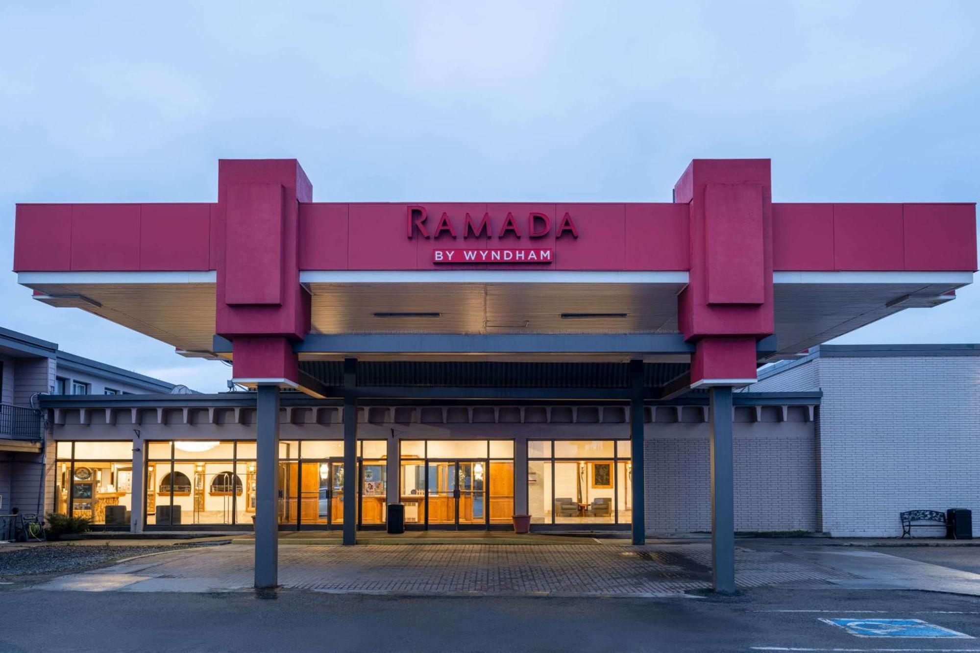 Ramada By Wyndham Thunder Bay Airlane Hotel Exterior foto